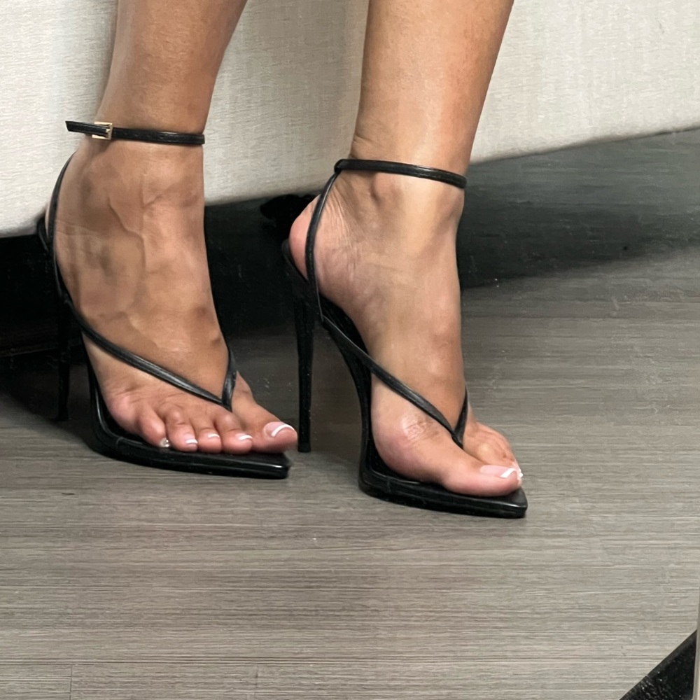 Femme Effie Sandal Size 9 Sold Out